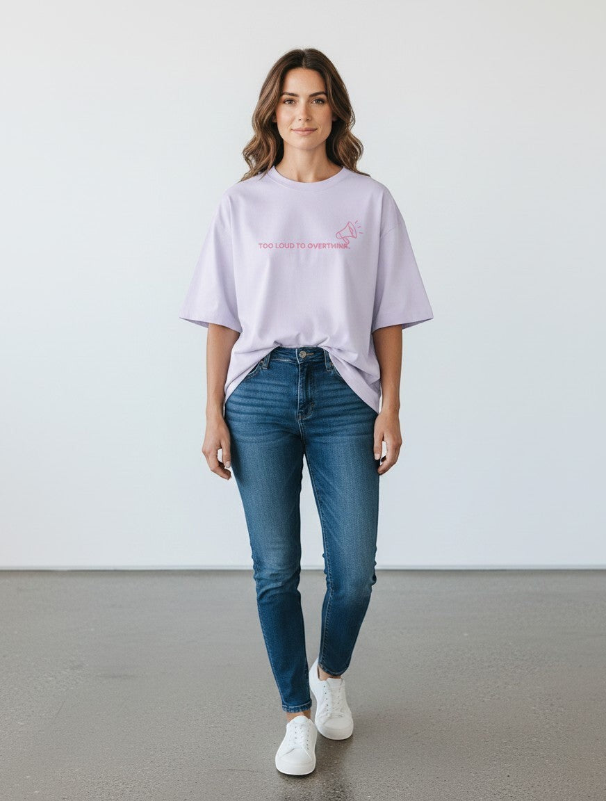 mi-DONE oversized lavender cotton t-shirt with graphic print, worn by a woman with blue jeans and white sneakers
